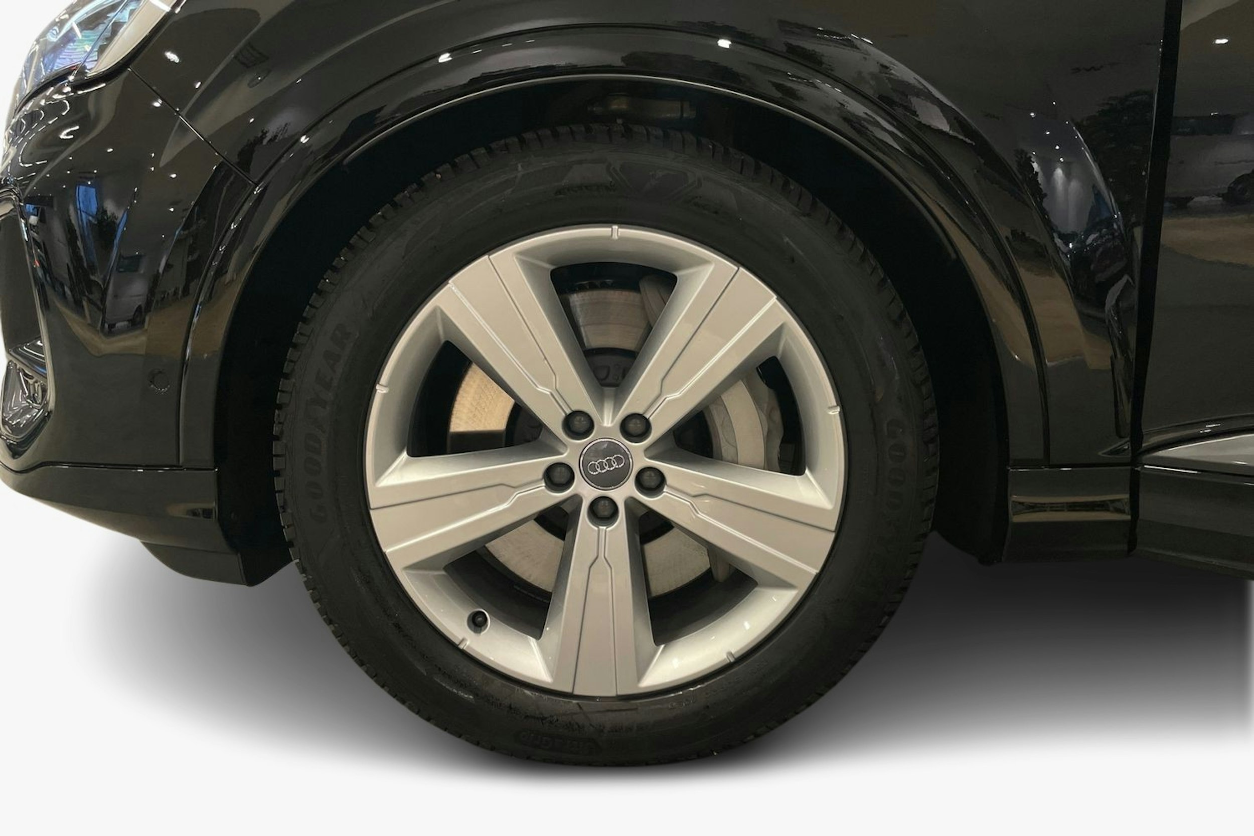 musta Audi Q7 2026 kuva 11.