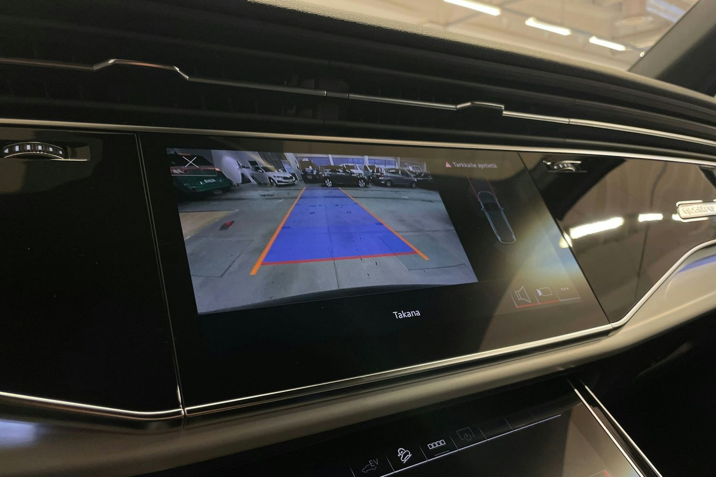 musta Audi Q7 2026 kuva 18.