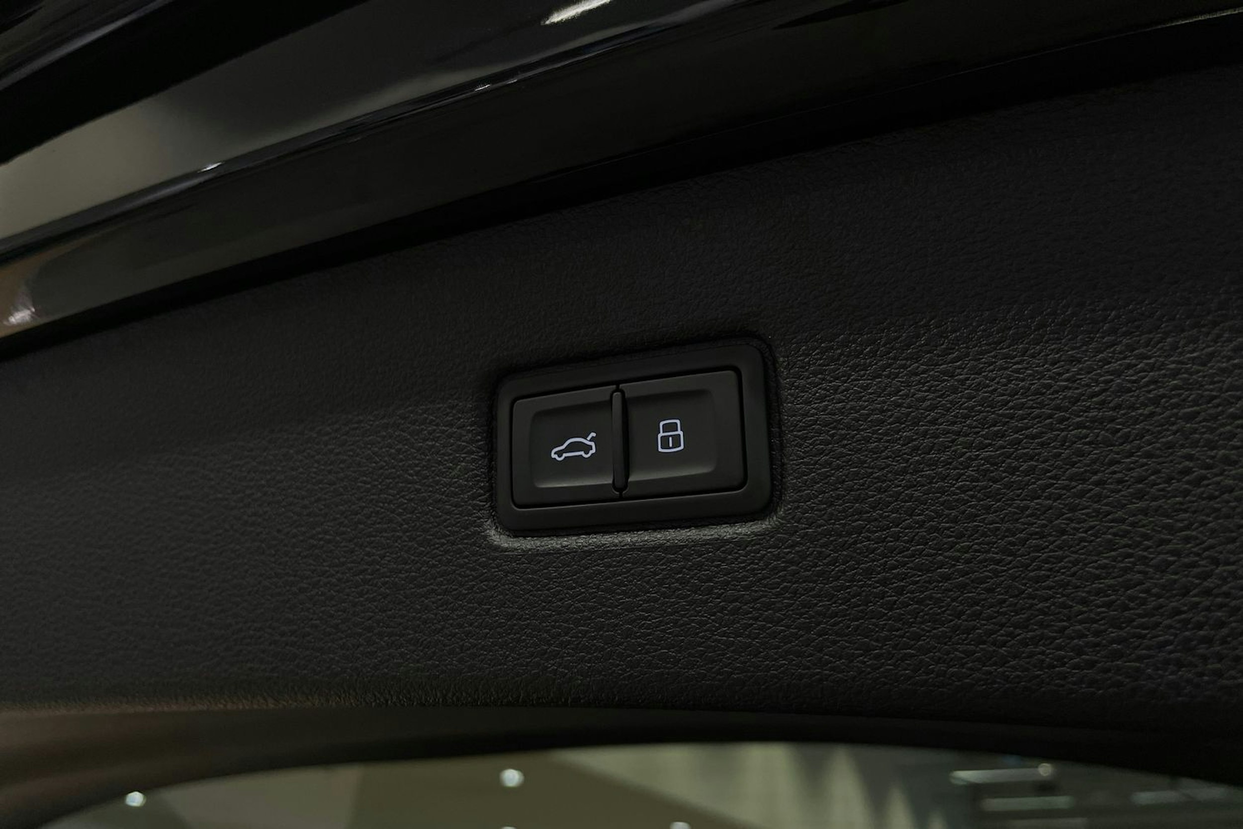 musta Audi Q7 2026 kuva 23.