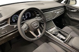 musta Audi Q7 2026 kuva 7.