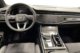 musta Audi Q7 2026 kuva 9.