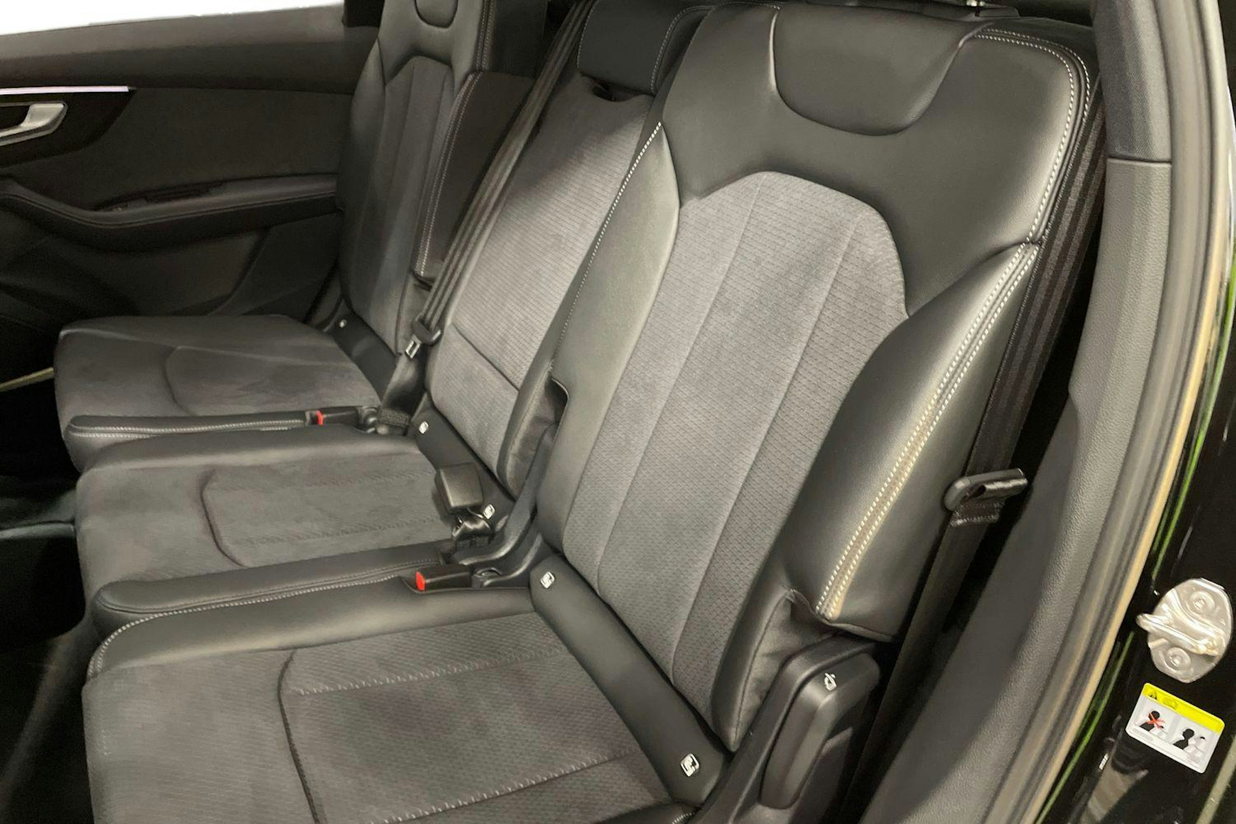 musta Audi Q7 2026 kuva 10.