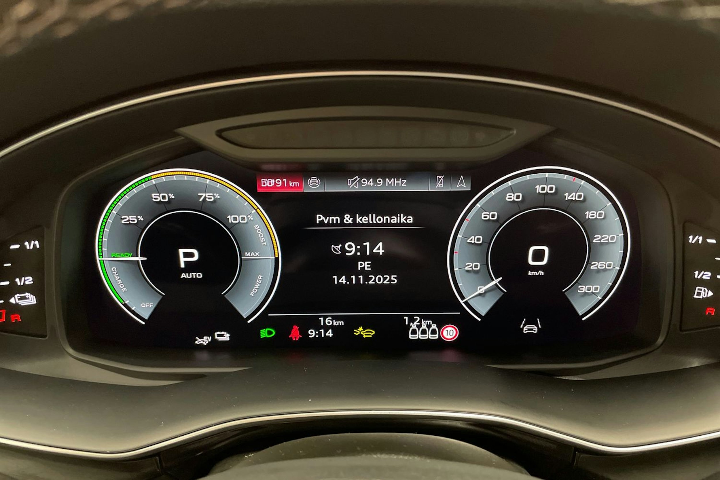 musta Audi Q7 2026 kuva 15.