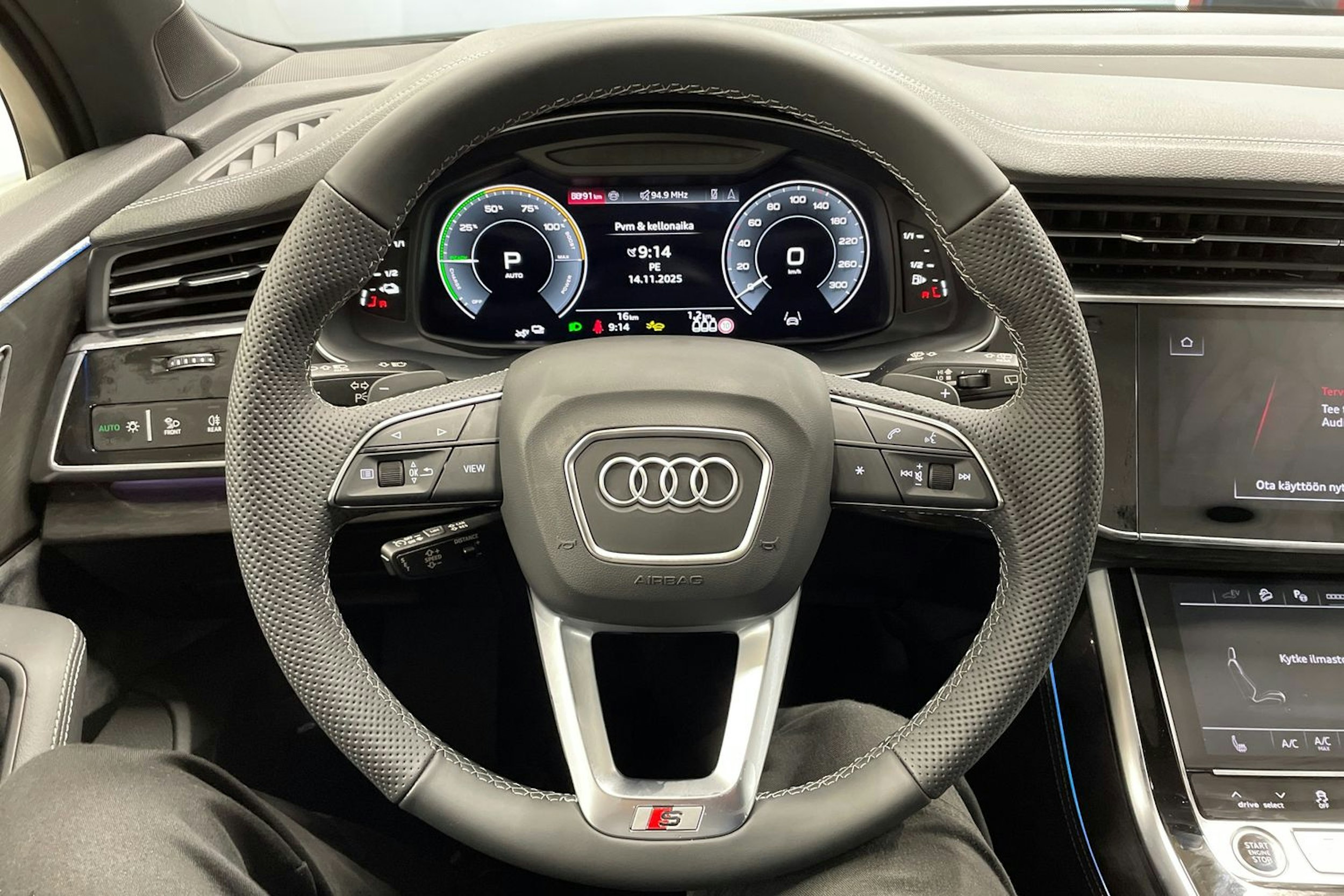 musta Audi Q7 2026 kuva 16.