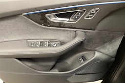 musta Audi Q7 2026 kuva 18.