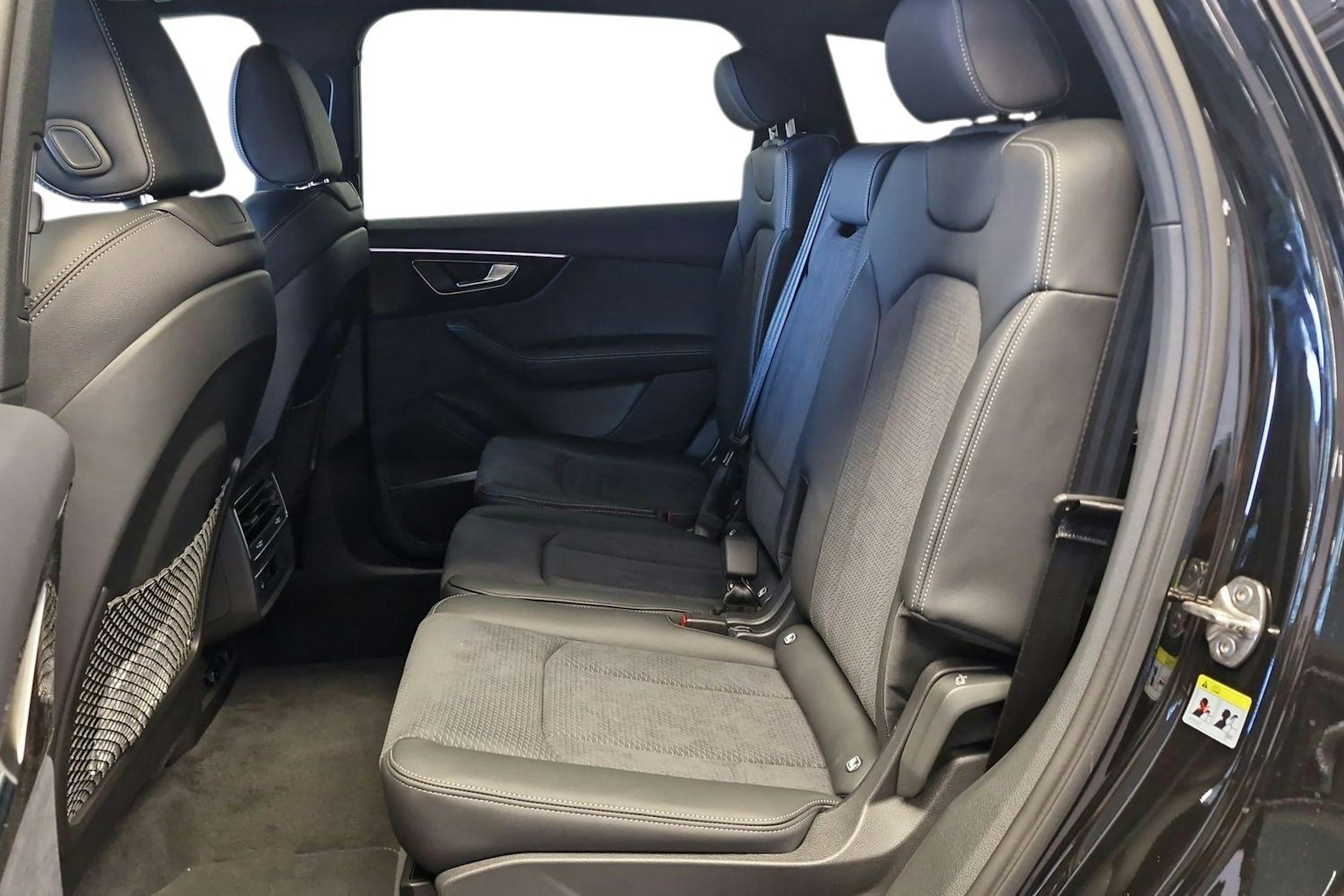 mythos musta Audi Q7 2026 kuva 4.