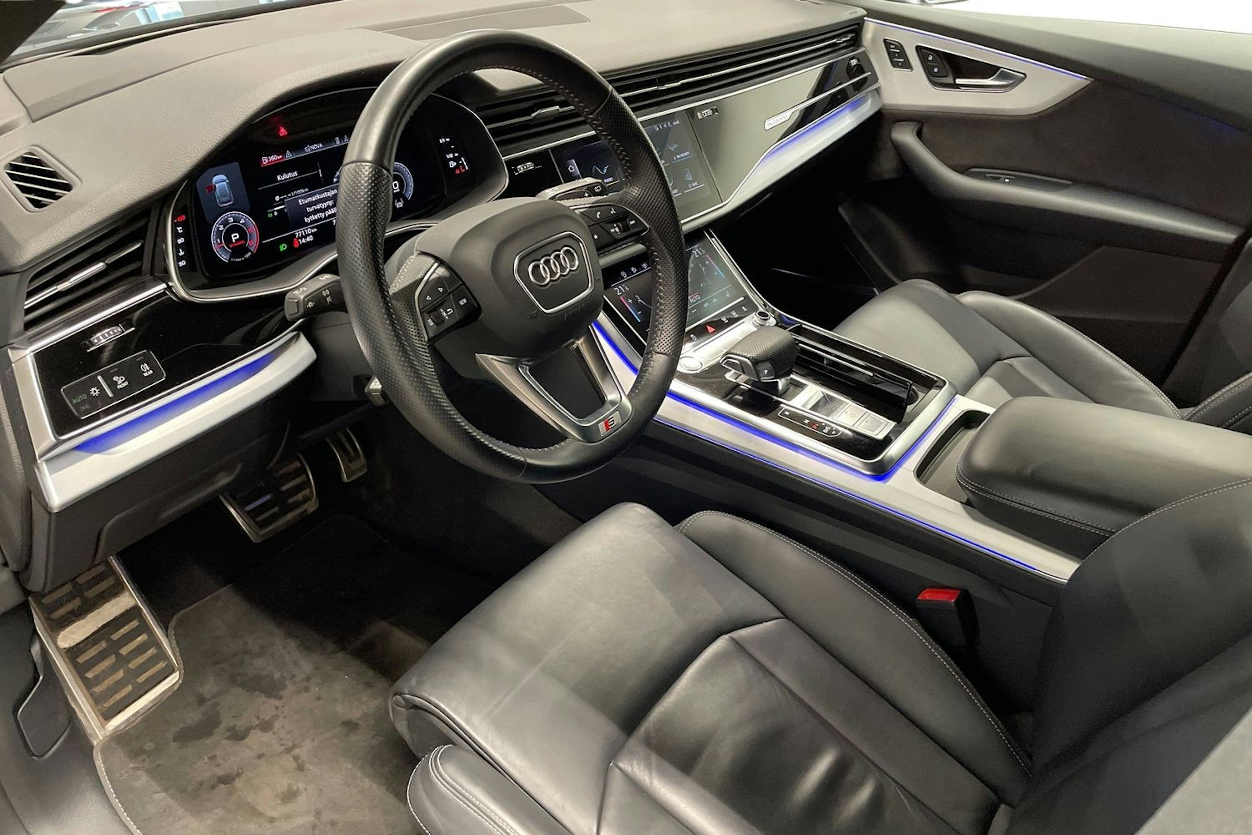 Sininen Audi Q8 2018 kuva 7.