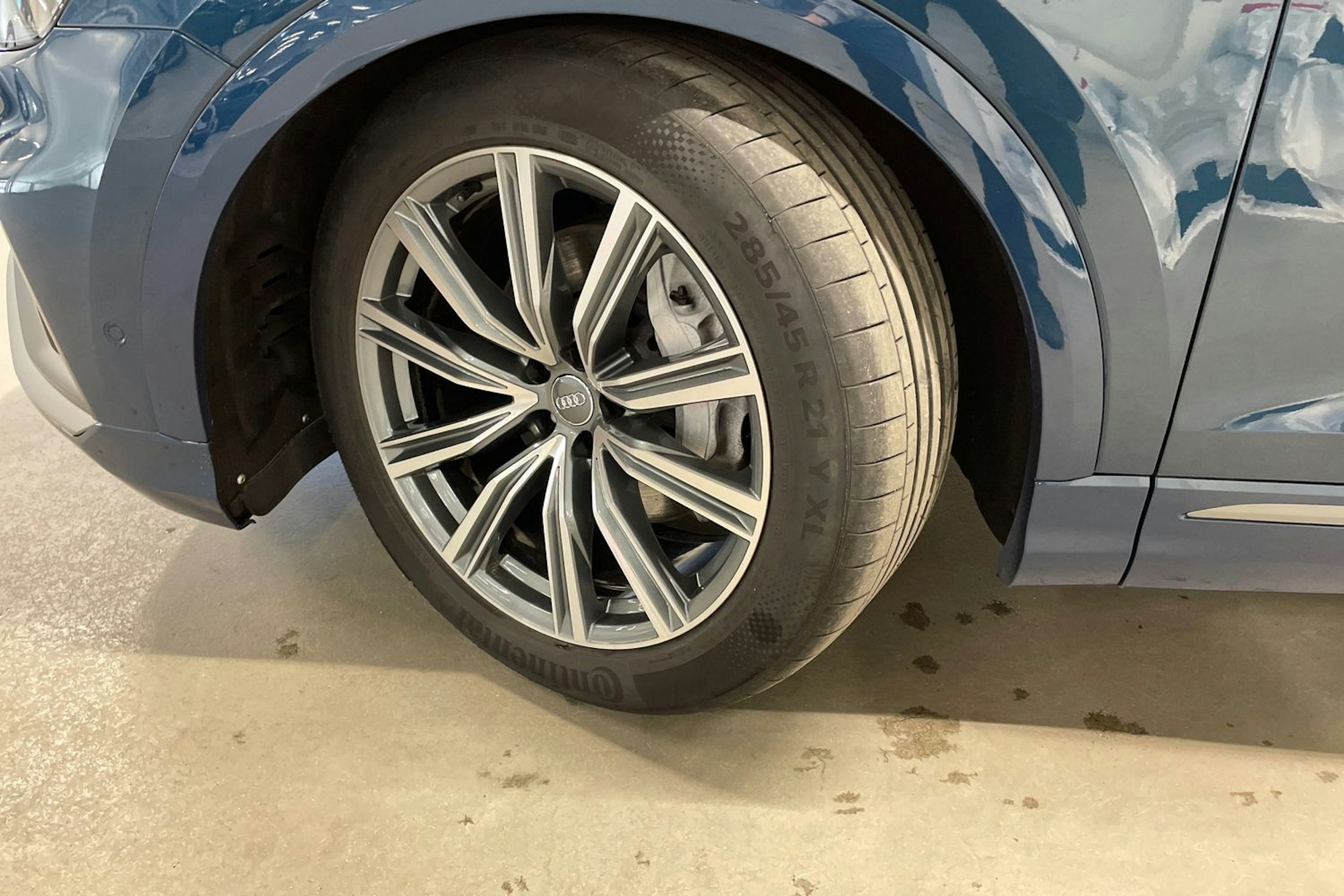 Sininen Audi Q8 2018 kuva 13.