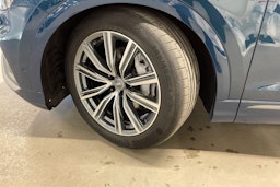 Sininen Audi Q8 2018 kuva 13.