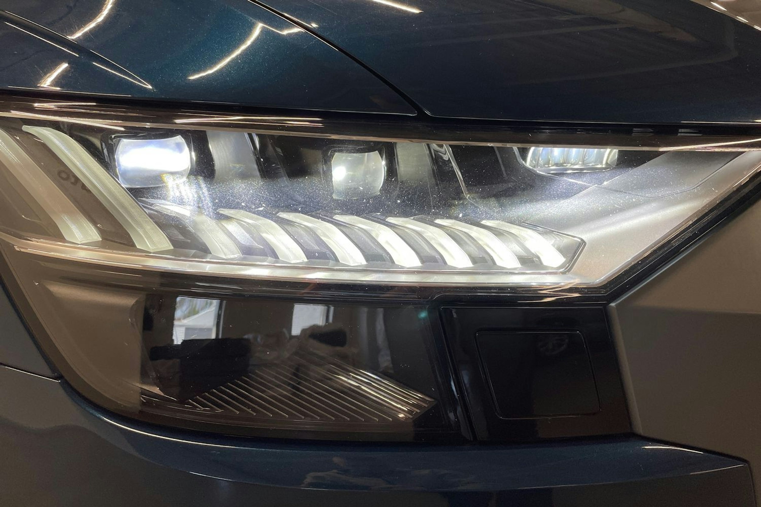 Sininen Audi Q8 2018 kuva 14.