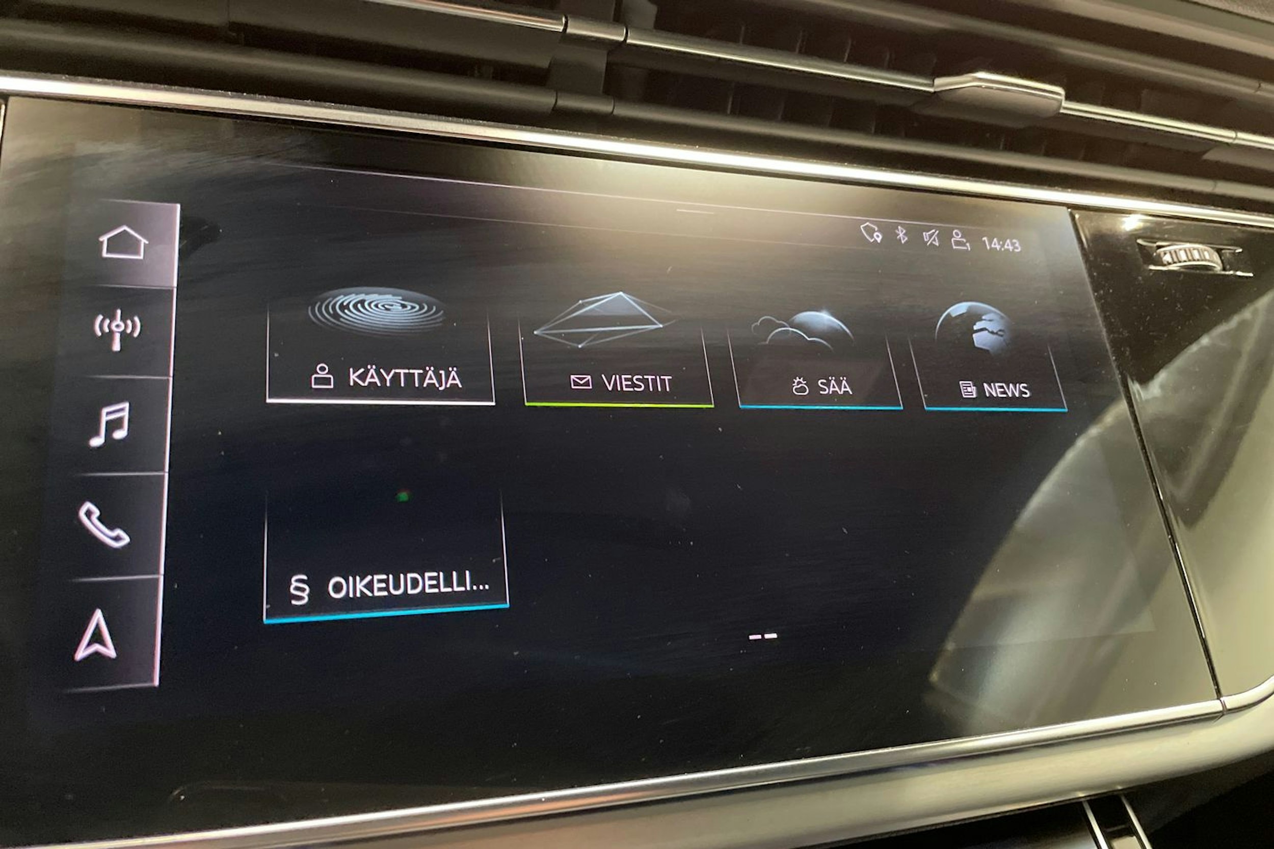 Sininen Audi Q8 2018 kuva 18.