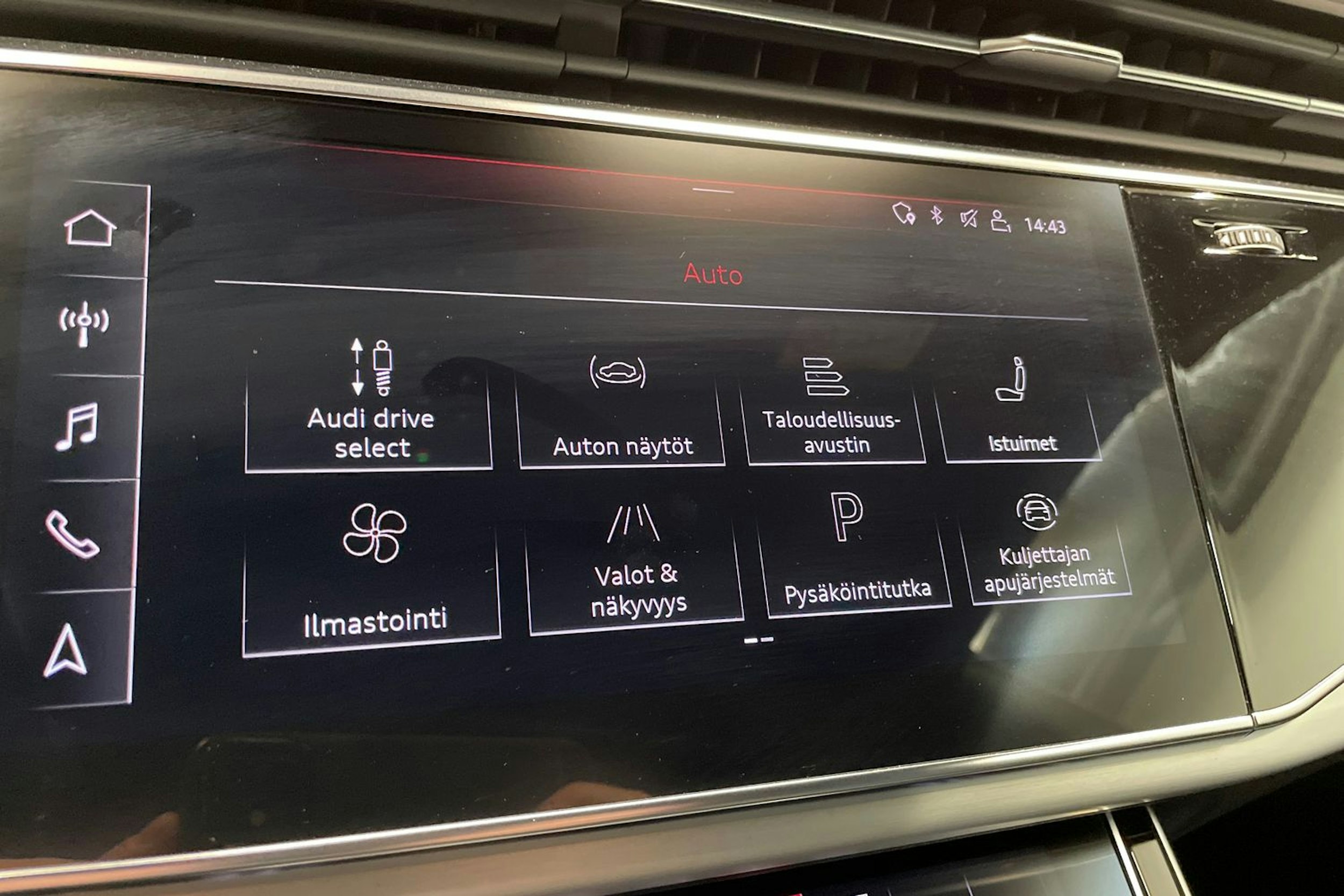 Sininen Audi Q8 2018 kuva 19.
