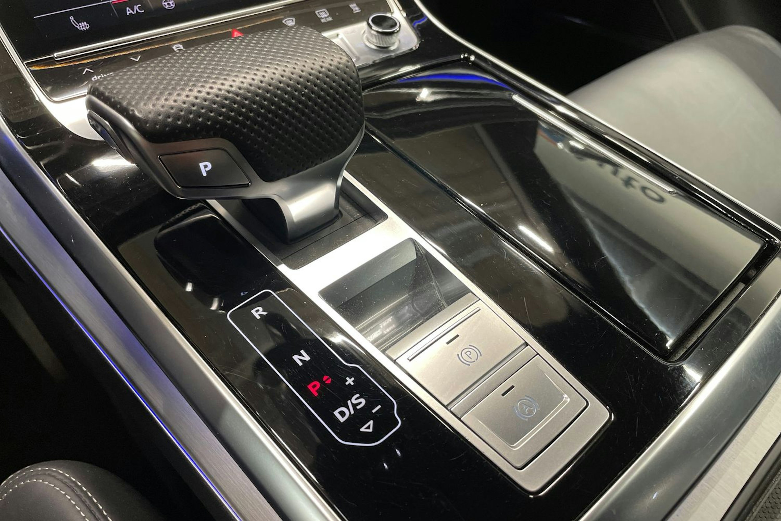 Sininen Audi Q8 2018 kuva 23.