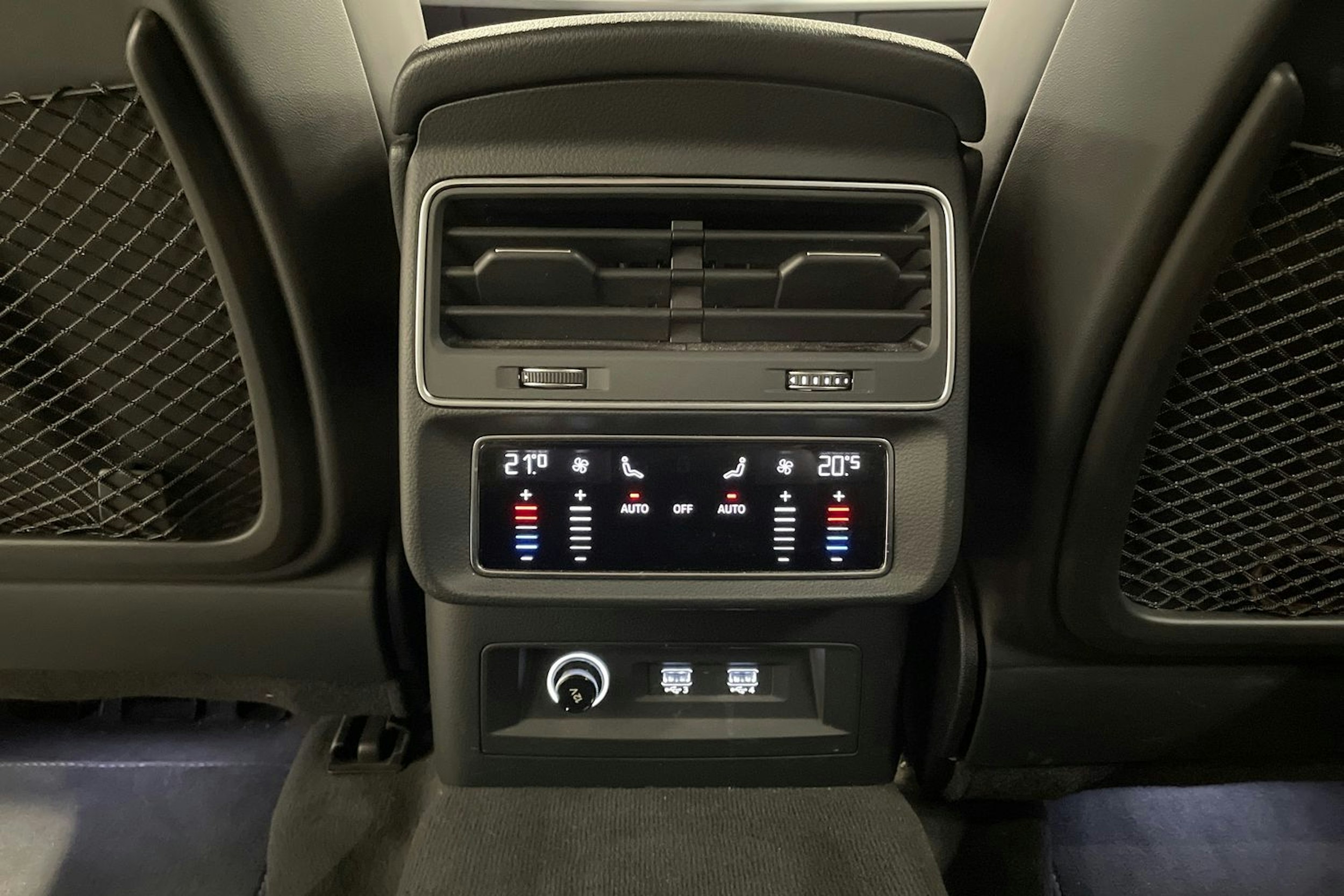 Sininen Audi Q8 2018 kuva 27.
