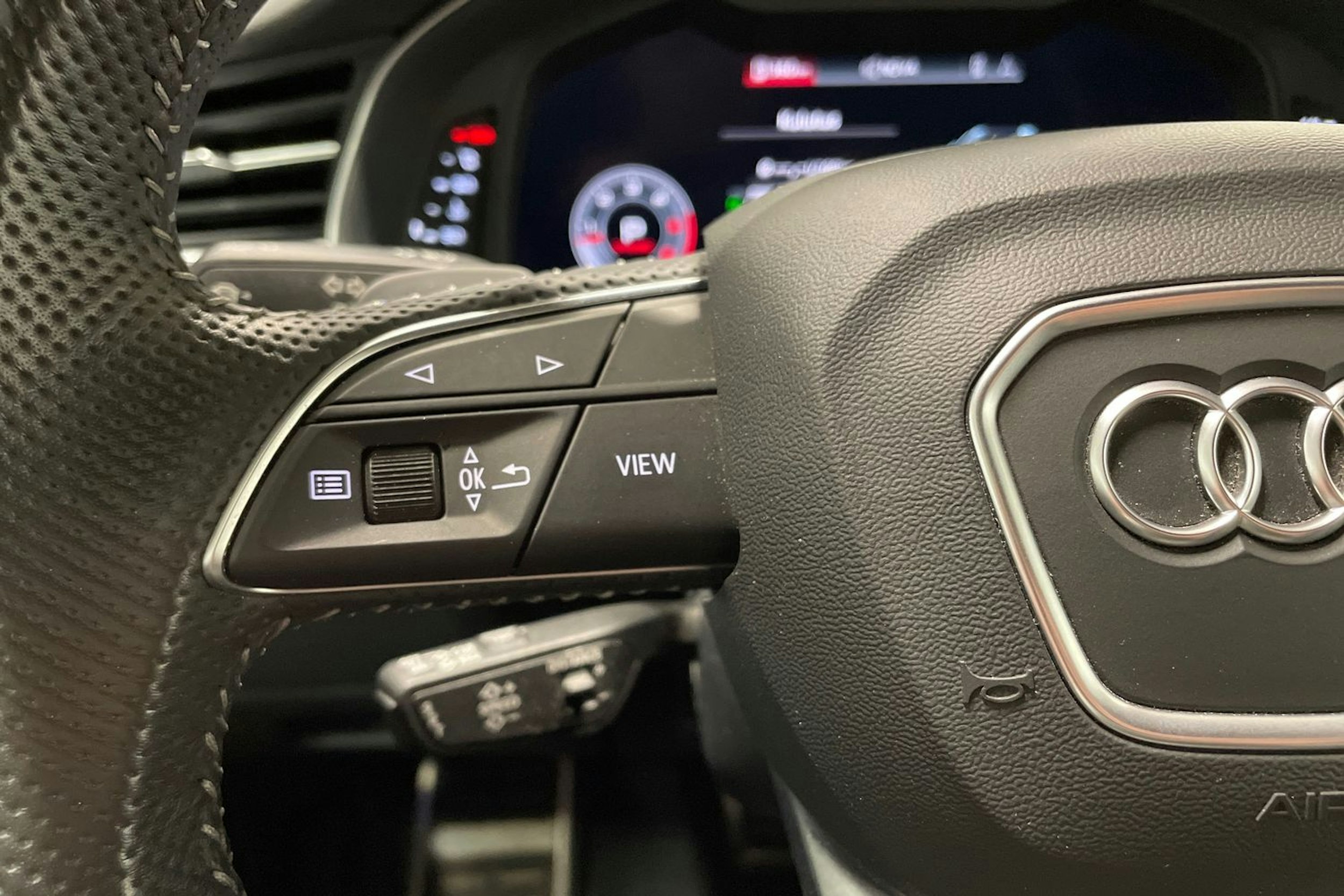 Sininen Audi Q8 2018 kuva 30.