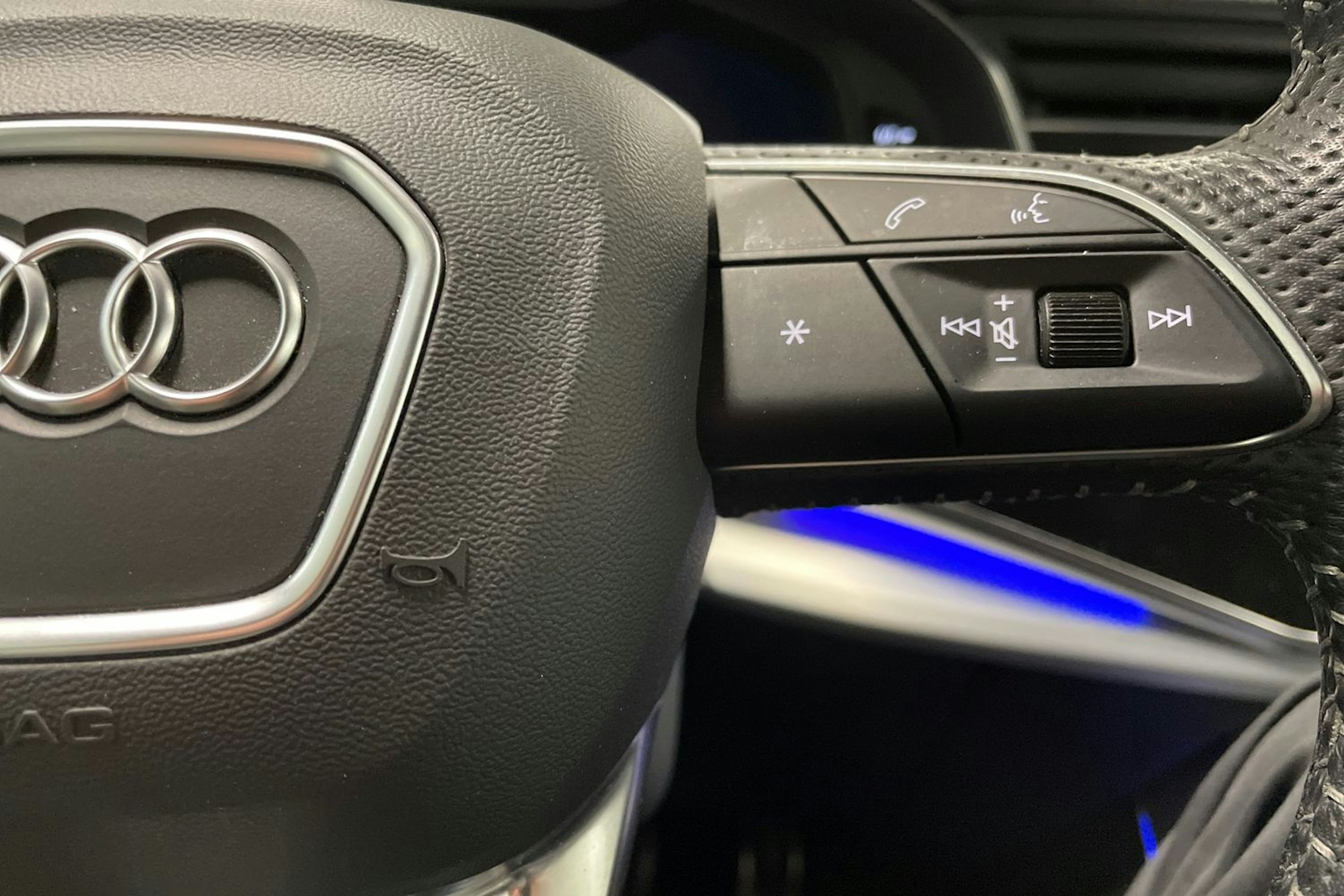 Sininen Audi Q8 2018 kuva 31.