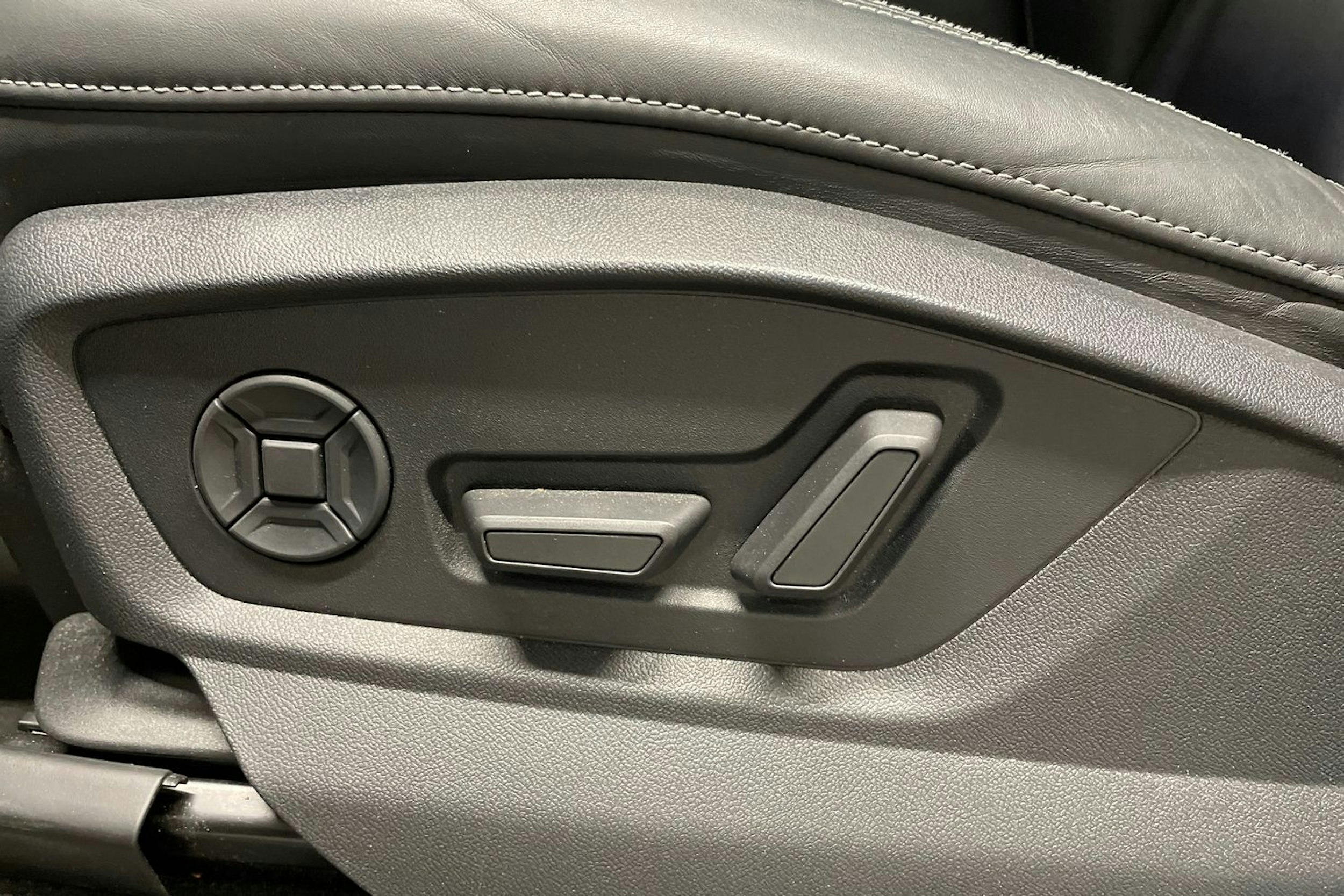 Sininen Audi Q8 2018 kuva 33.