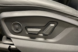 Sininen Audi Q8 2018 kuva 33.
