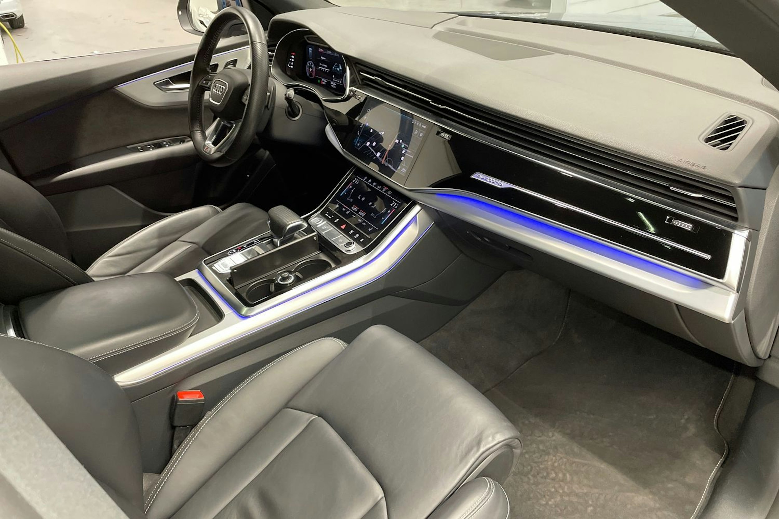 Sininen Audi Q8 2018 kuva 35.