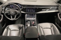 musta Audi Q8 2019 kuva 7.