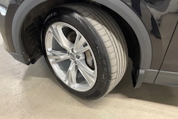 musta Audi Q8 2019 kuva 10.