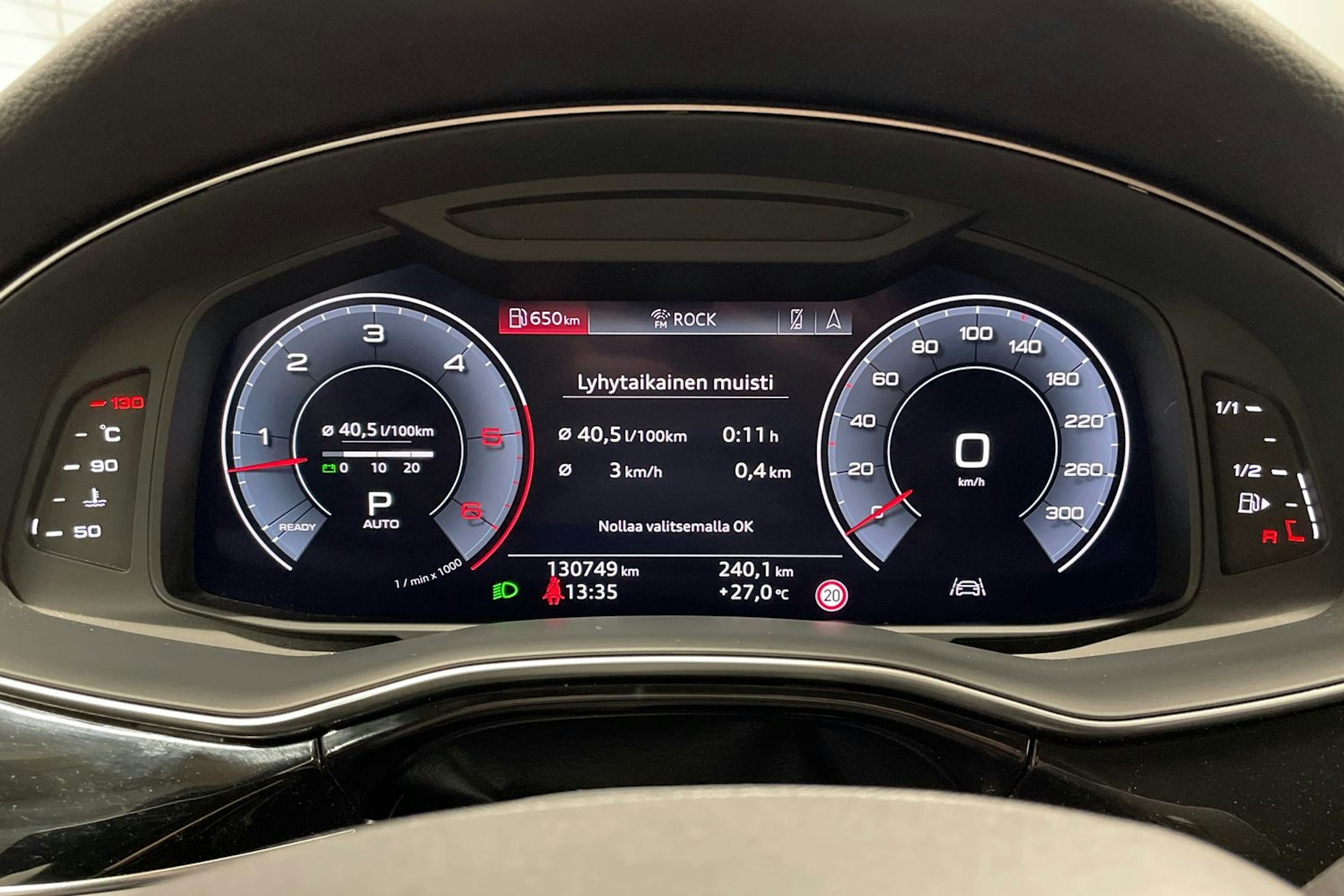 musta Audi Q8 2019 kuva 12.