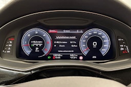 musta Audi Q8 2019 kuva 12.