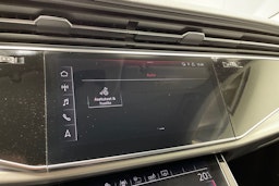 musta Audi Q8 2019 kuva 14.