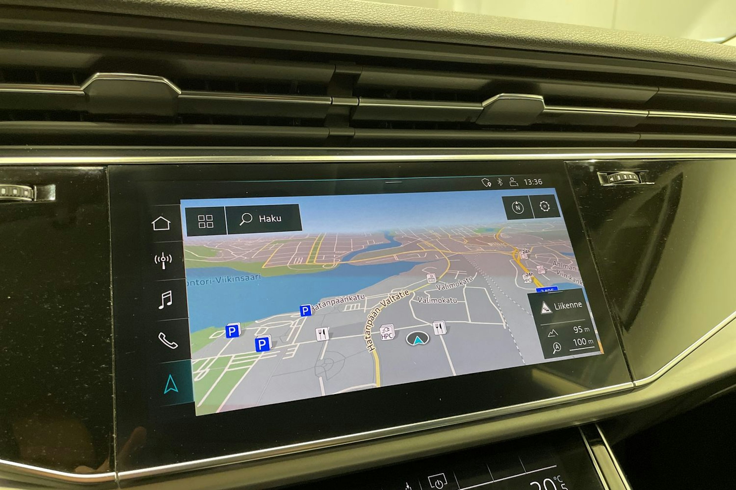musta Audi Q8 2019 kuva 17.