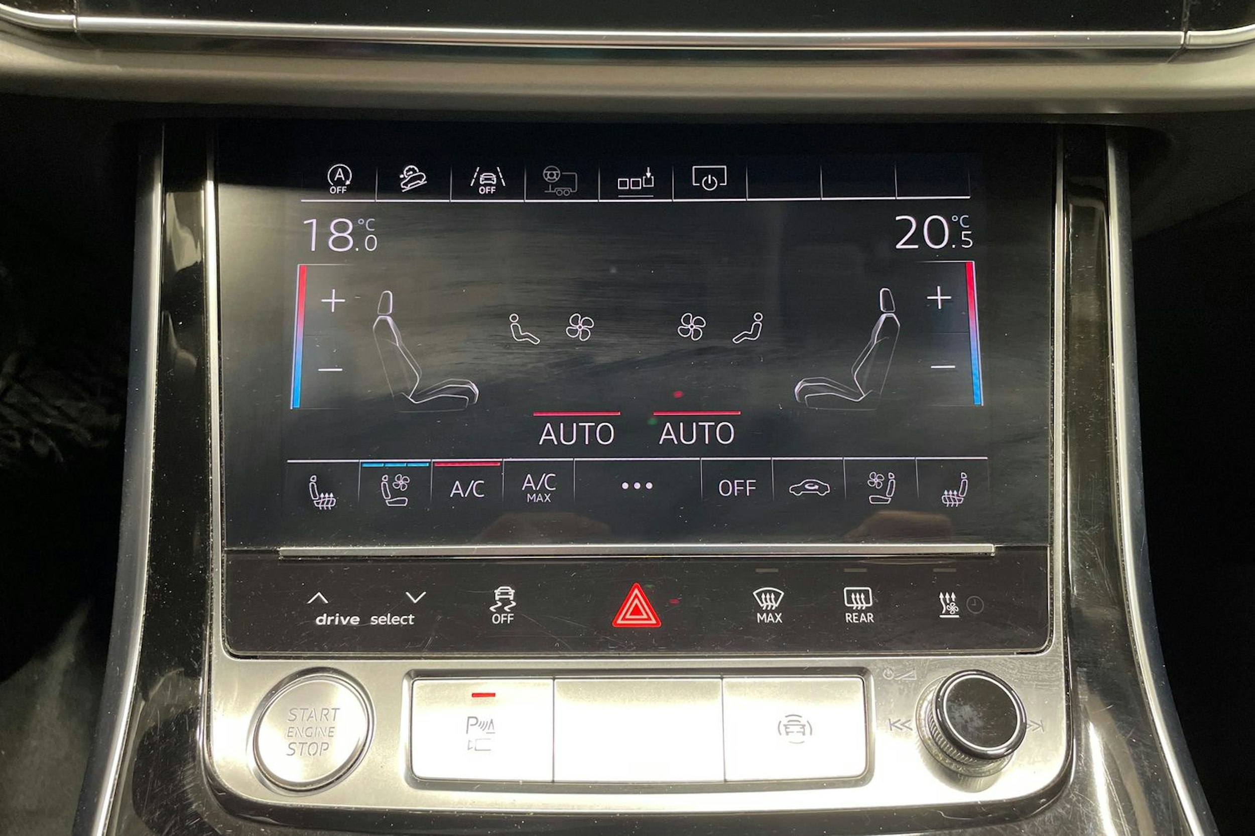 musta Audi Q8 2019 kuva 19.
