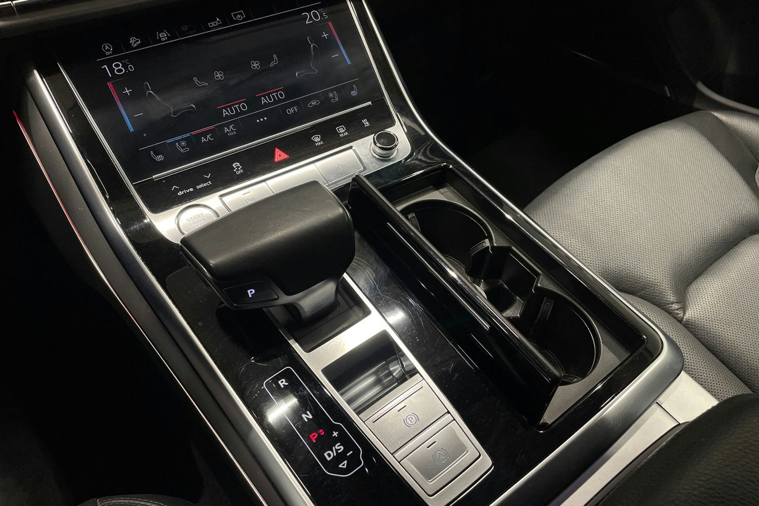 musta Audi Q8 2019 kuva 20.