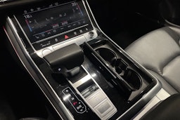 musta Audi Q8 2019 kuva 20.