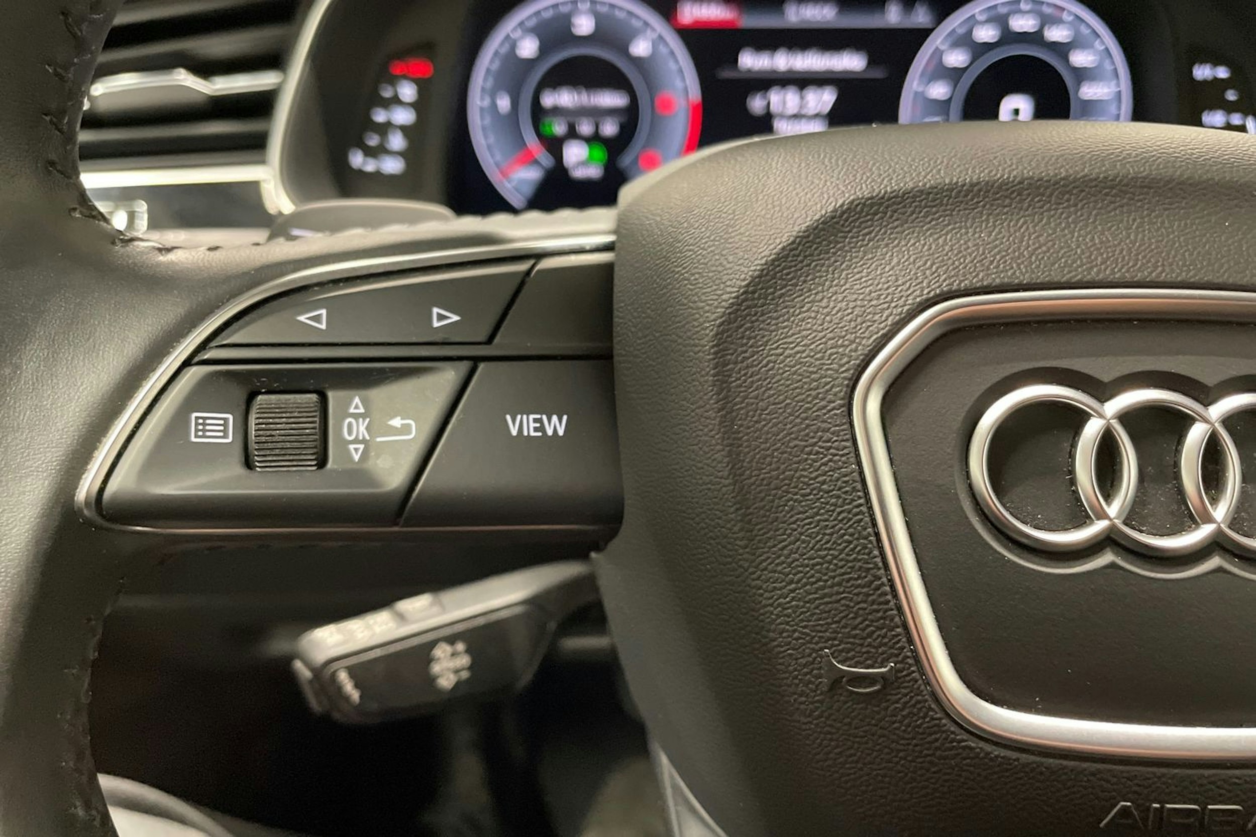 musta Audi Q8 2019 kuva 22.