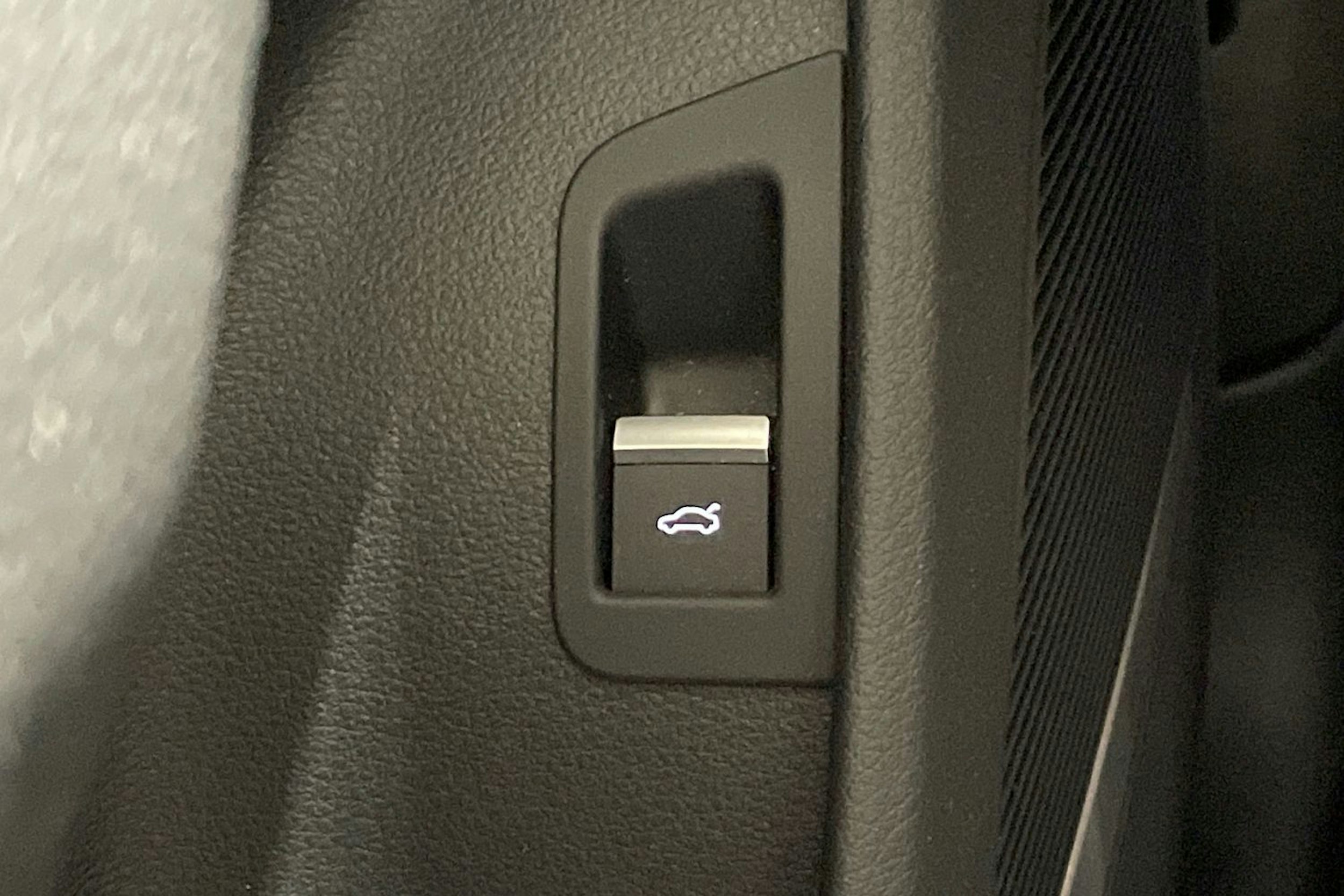 musta Audi Q8 2019 kuva 25.
