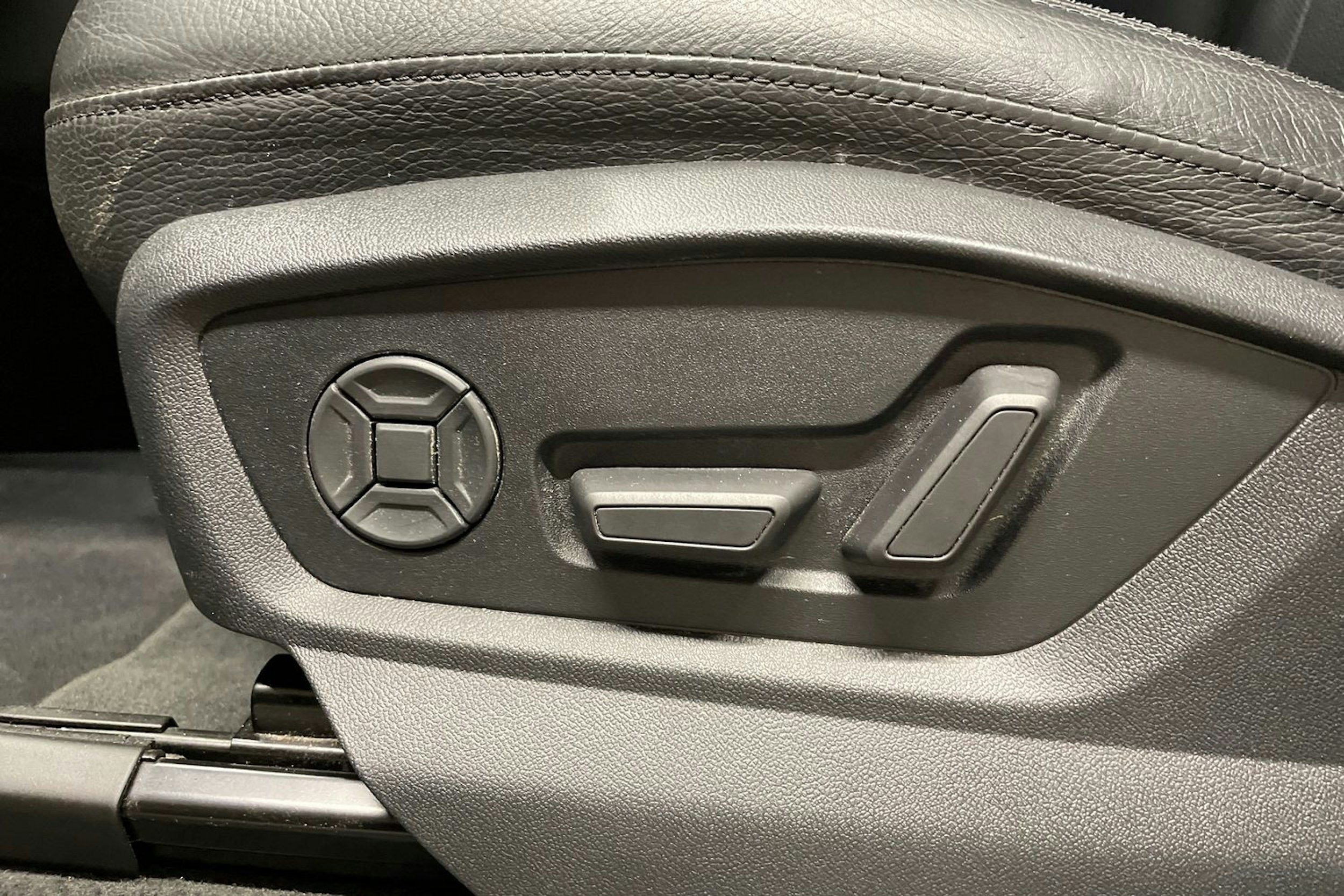 musta Audi Q8 2019 kuva 26.