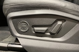 musta Audi Q8 2019 kuva 26.