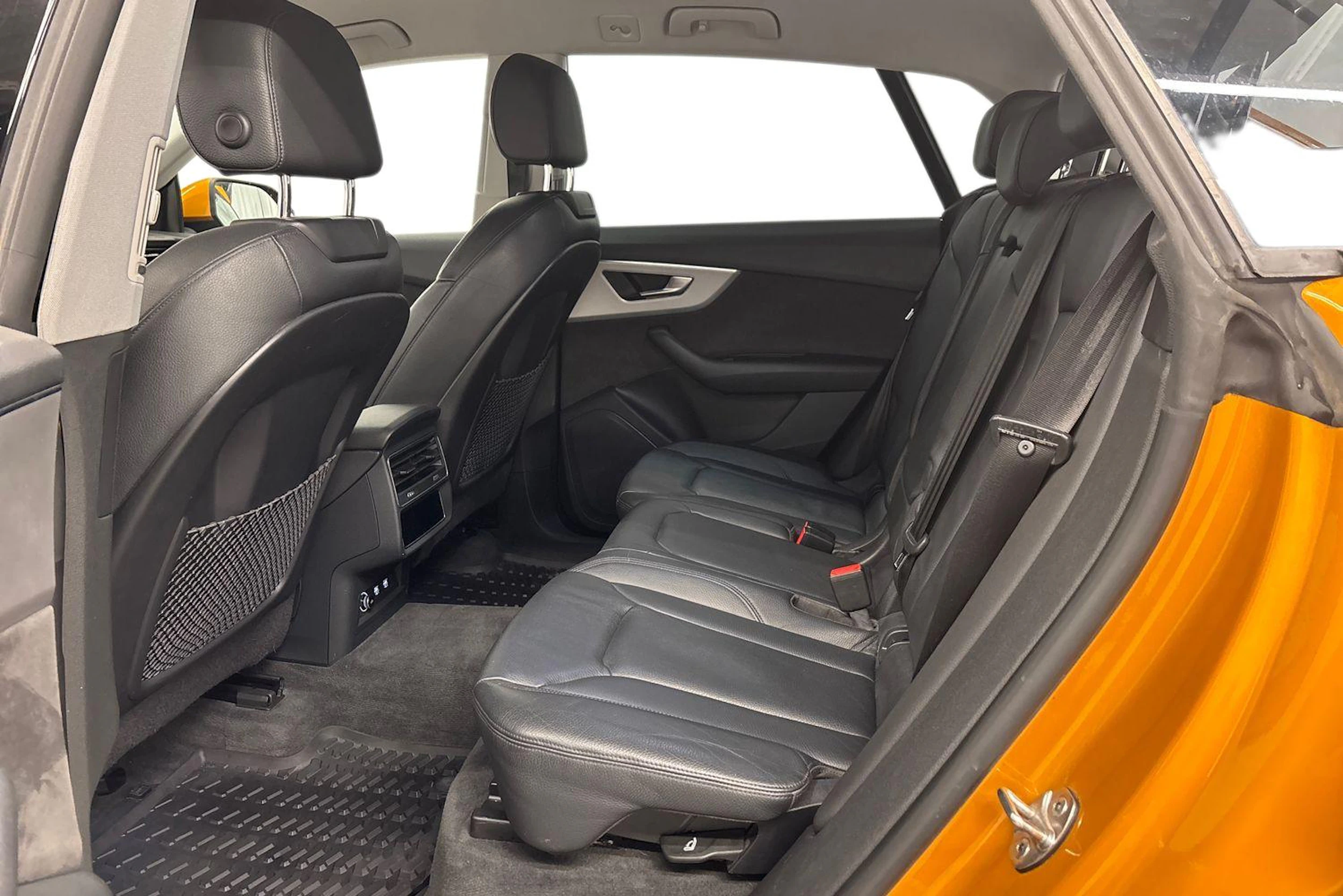 sininen Audi Q8 2019 kuva 11.