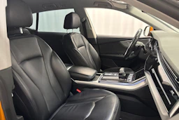 sininen Audi Q8 2019 kuva 15.