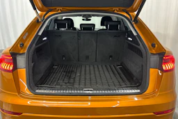 sininen Audi Q8 2019 kuva 16.