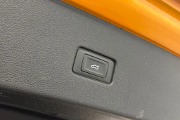 sininen Audi Q8 2019 kuva 17.