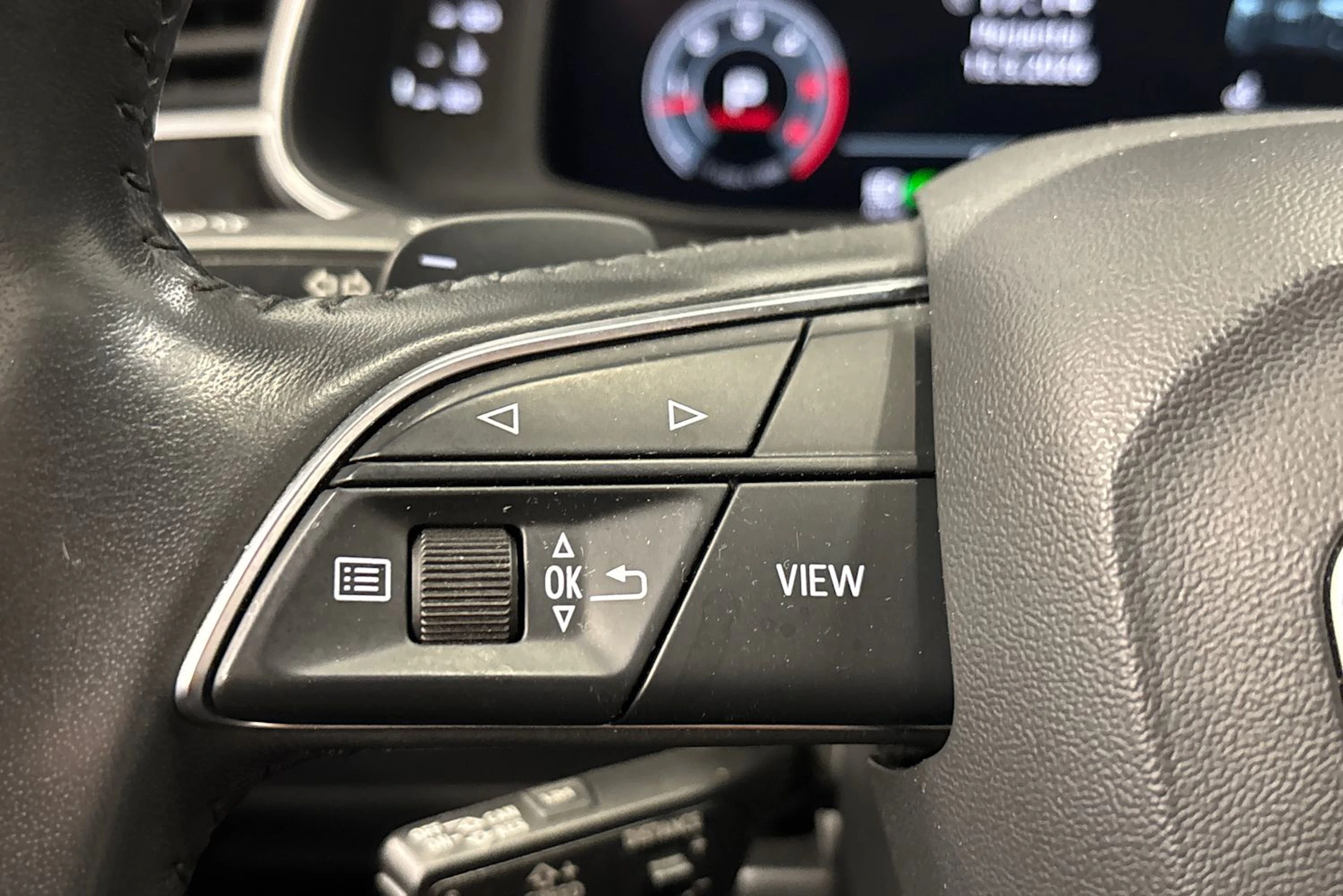 sininen Audi Q8 2019 kuva 23.
