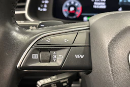 sininen Audi Q8 2019 kuva 23.