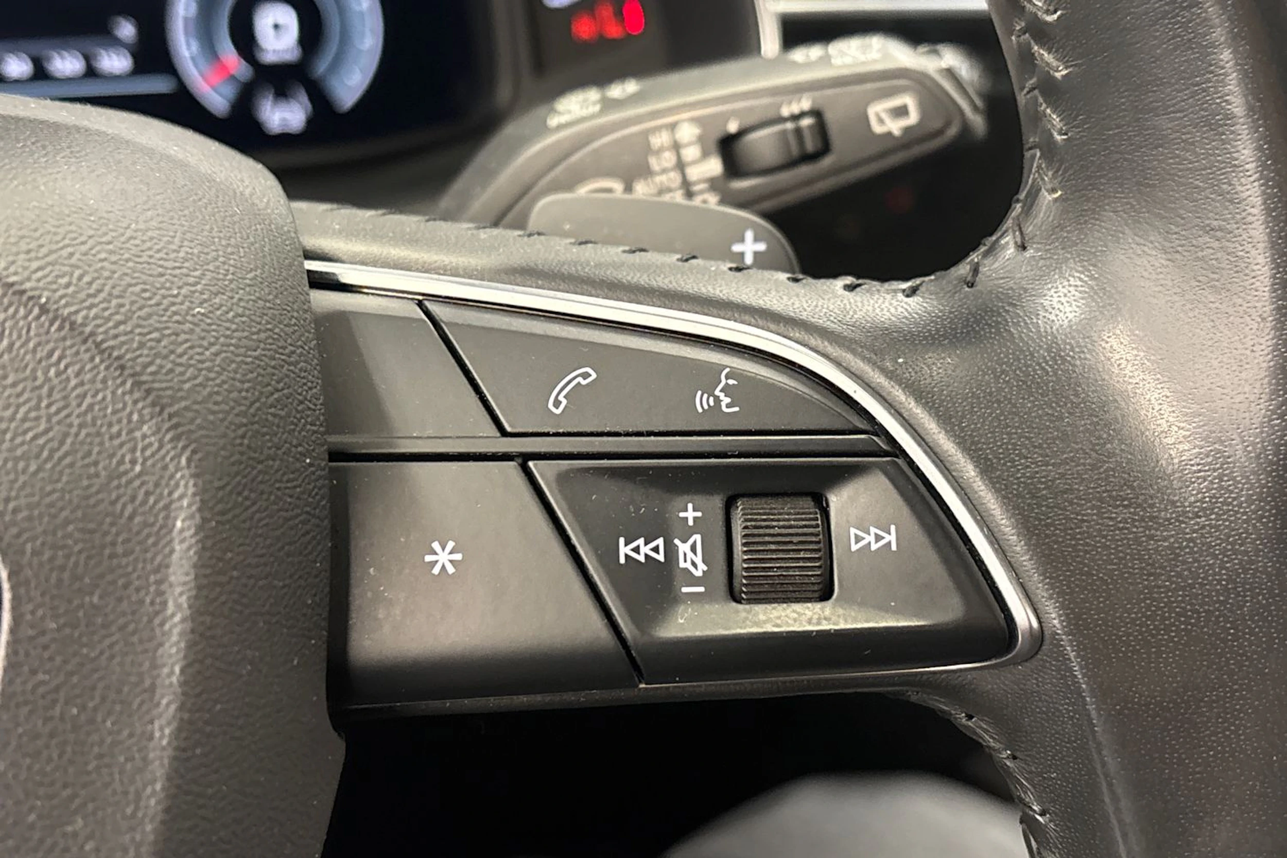 sininen Audi Q8 2019 kuva 24.