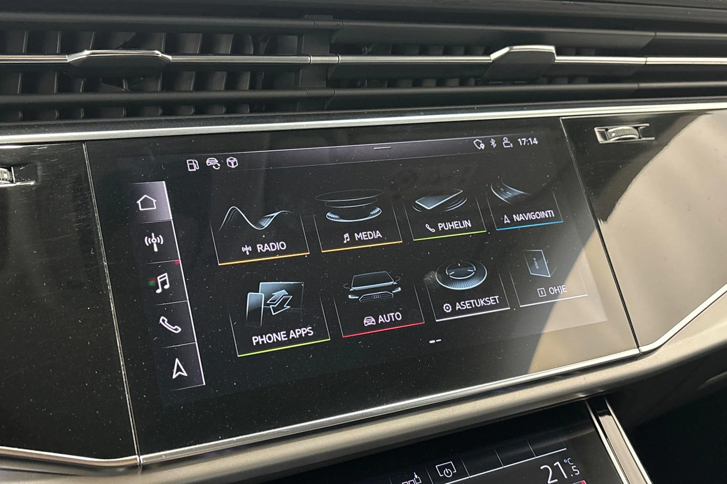 sininen Audi Q8 2019 kuva 26.