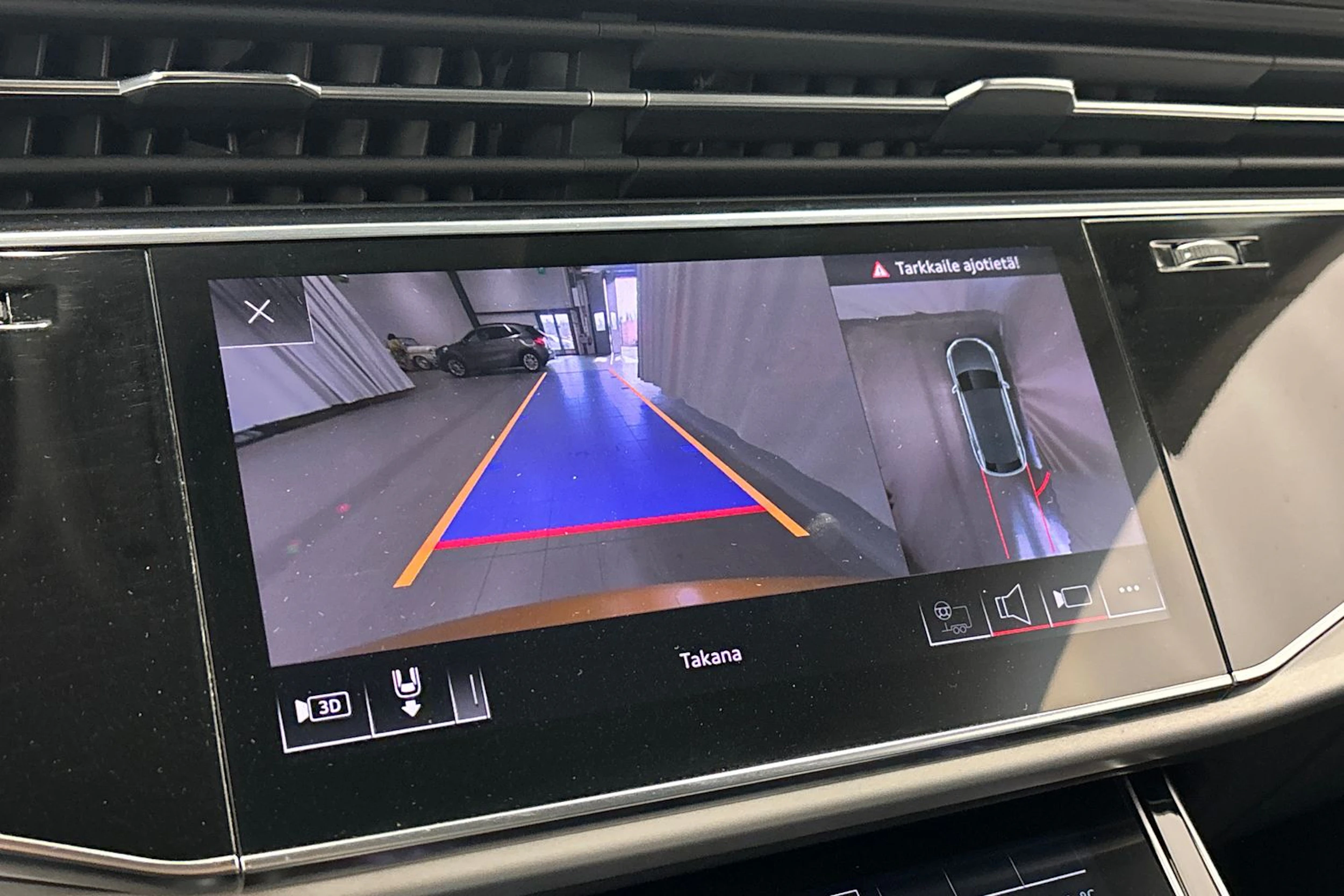 sininen Audi Q8 2019 kuva 30.