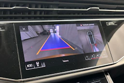 sininen Audi Q8 2019 kuva 30.