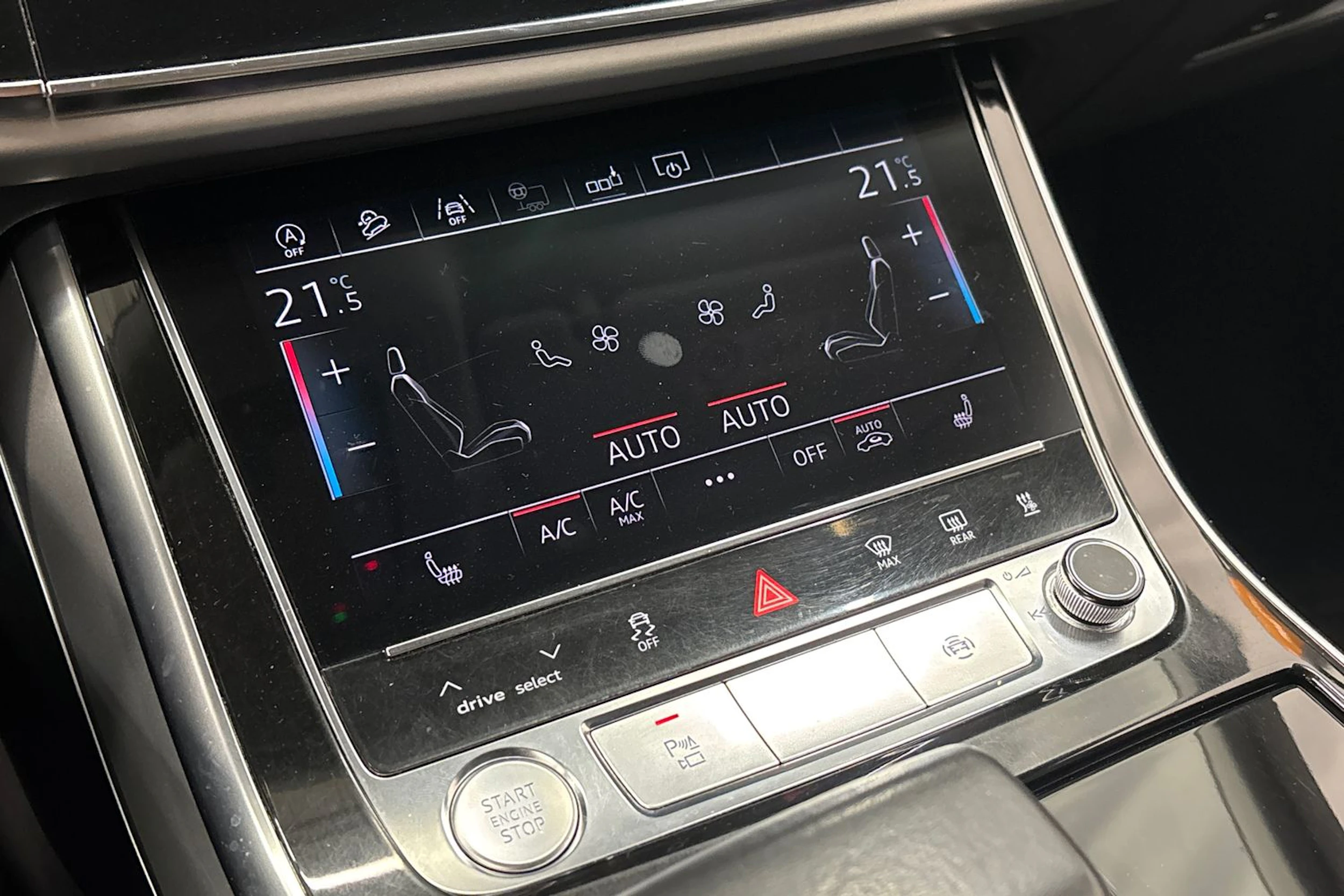 sininen Audi Q8 2019 kuva 31.
