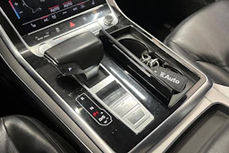 sininen Audi Q8 2019 kuva 32.