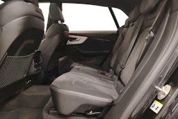 Musta Audi Q8 2021 kuva 8.