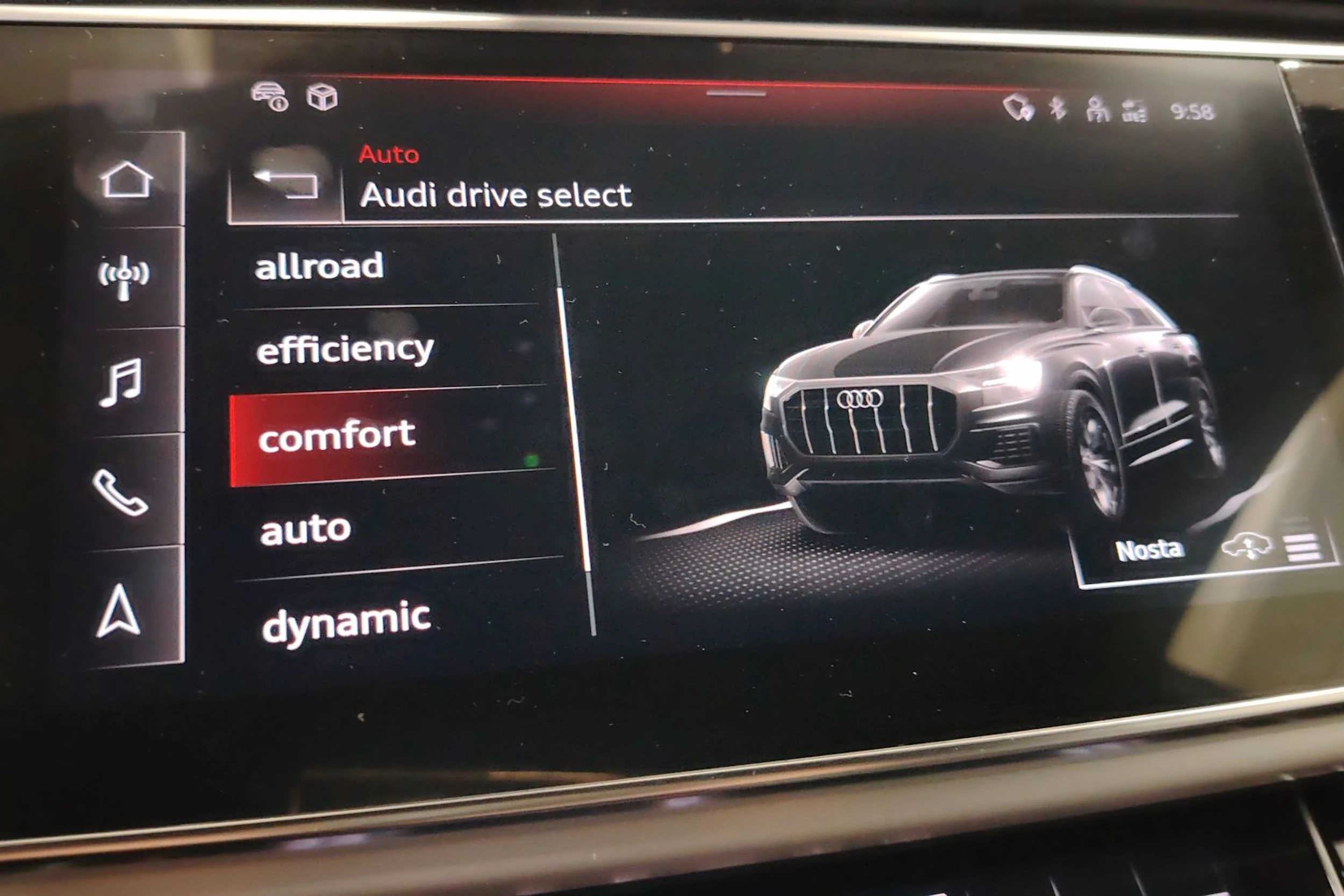 Musta Audi Q8 2021 kuva 23.